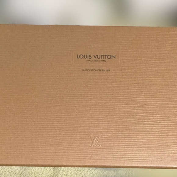 Louis Vuitton Portefeuille Capucines
Compact Wallet Pink - Picture 11 of 11